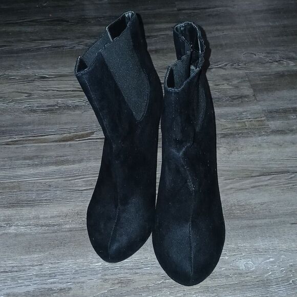 M by Michael Antonio black ankle heeled pull on boots  Sz 9 EUC - Picture 2 of 8